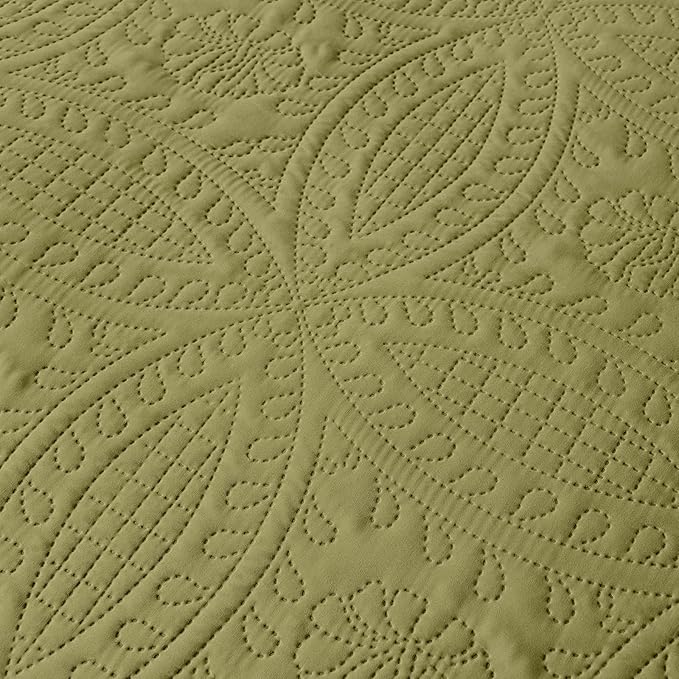 akkialla Twin Quilt Set,Olive Green Lightweight Bedspread with Coin Pattern, Soft Microfiber Coverlet for All Seasons, Elegant Modern Home Style (1 Quilt, 1 Pillow Sham)