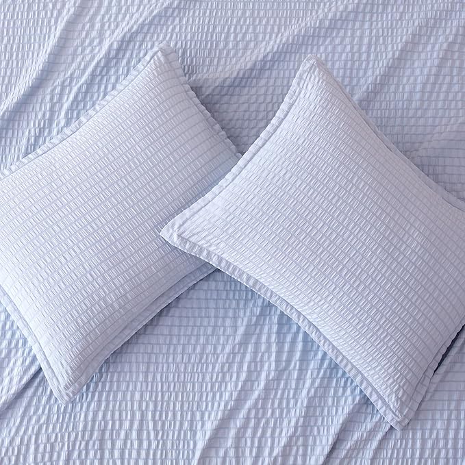 Amazon Basics Duvet Cover Set Jacquard Geometric Microfiber 3-Piece, with 1 Duvet Cover and 2 Pillow Shams, Comforter Not Included, King, Blue Striped