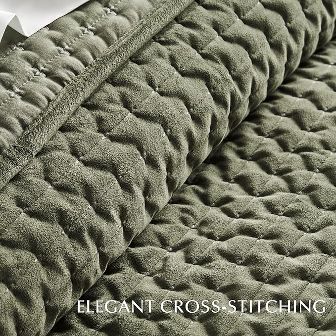 EVERGRACE Luxury Velvet Quilt Set Queen Size 3 Piece, Soft Cross-Stitch Velvet Comforter Set with Pillow Shams, Lightweight Coverlet Bedspread Bedding Set for All Seasons, Moss Green