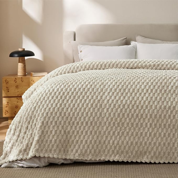 Bedsure Blanket Queen Size for Bed - 350GSM Fluffy Plush Bubble Blanket Queen Size for Home Room Decor, GentleSoft Cute Fleece Soft Cozy Gifts for Women Girls, Beige, 90x90 Inches