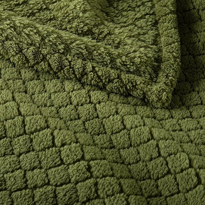 Exclusivo Mezcla King Size Fleece Blanket for Bed, Extra Soft Warm Decorative Fuzzy Blanket for Women, Lightweight Cozy Bedding Blankets, 90x104 Inches, Olive Green
