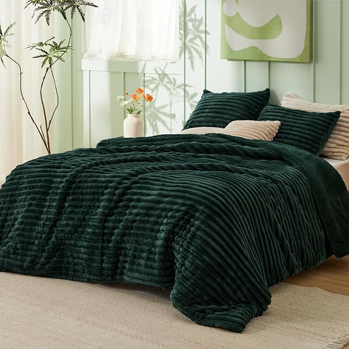 Bedsure Queen Comforter Set - GentleSoft™ 3 Pieces Fluffy Double-Side Fleece Comforter Set, Cozy Striped Room Decor Aesthetic, Luxury Emerald Bedding Queen Size with 2 Pillowcases, 90x90 Inches