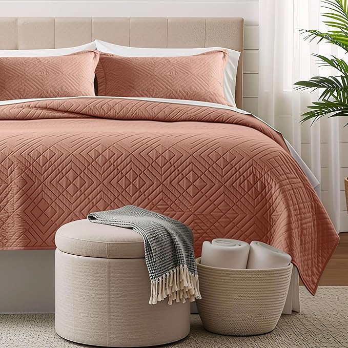 Hearth & Harbor Queen Quilt Set – All-Season Lightweight Bedspread & Coverlet with Pinsonic Weave - 7 Piece Queen Quilt Set with Pillow Shams, Bali Blush - Queen Diamond