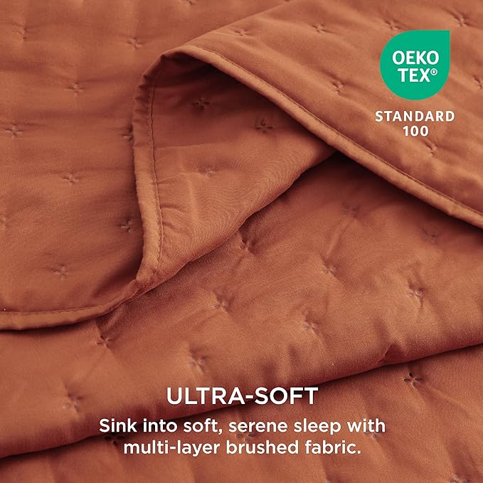 Bedsure Quilts Queen Size - Red Orange Bedspread Queen Size & Lightweight Comforter, Boho Coverlet with Clover Pattern, Ultra Soft All-Season Bedding, 90 x 96 Inches