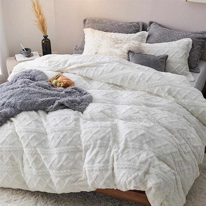 Bedsure Fluffy Flannel Duvet Cover Set - Faux Fur Comforter Cover King Size, White Warm Plush Bedding for Winter, 3-Piece Set with Zipper Closure (104"x90") and 2 Pillow Shams