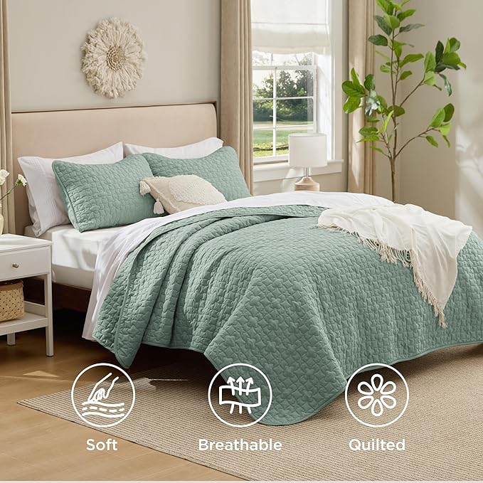 Bedsure Quilts King Size - Lightweight Bedspreads King Size with Lucky Star Quilting, Soft Quilt Bedding Set, Sage Green Comforter Set Coverlet for All Seasons with 2 Pillow Shams (106" x 96")