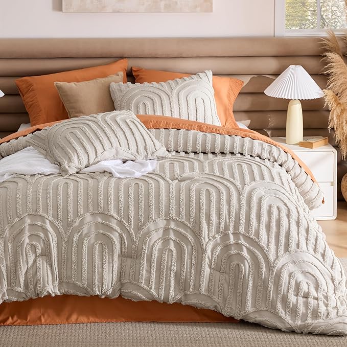 Bedsure Boho Tufted Beige California King Comforter, GentleSoft™ 3 Pieces Boho Farmhouse Decor Bedding, Arch Shabby Chic Bedding for All Seasons, 1 Bed Comforter, 2 Pillow Shams, 104x96 Inches