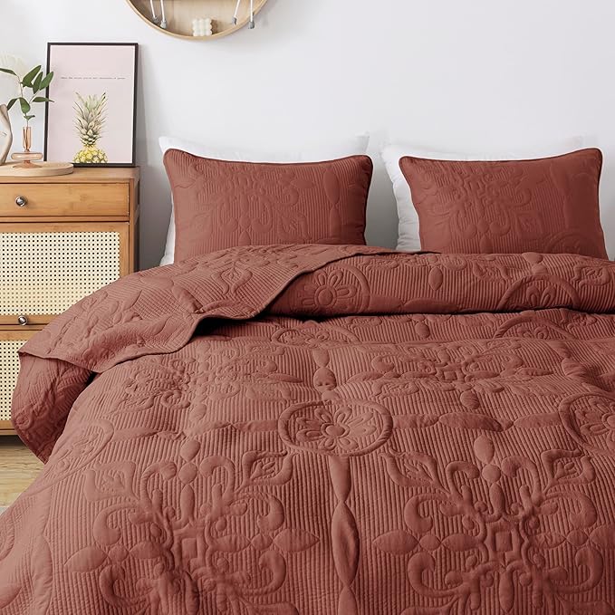 B2EVER Red Damask Quilt King Size Bedding Sets with 2 Pillow Shams, Boho Bedspread Lightweight Soft Farmhouse Vintage Bohemian Coverlet Retro Jacquard Pattern Bed Cover for All Season, 3 Pieces