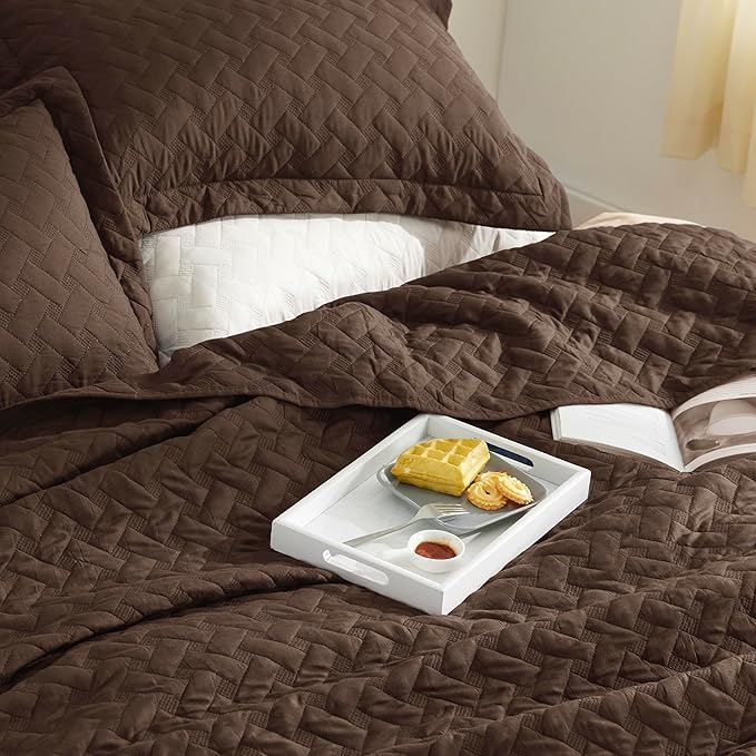Bedsure Quilts King Size - Lightweight Bedspreads King Size with Basket Weave Pattern, Soft Quilt Bedding, Brown Comforter Coverlet for All Seasons (106" x 96")