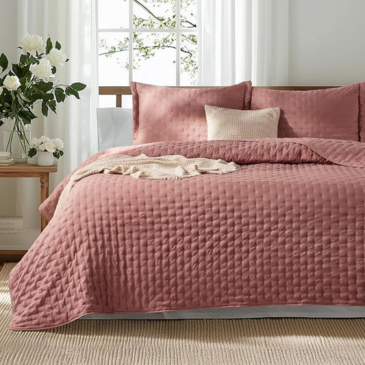 Bedsure Quilts Queen Size - Grayish Pink Bedspread Queen Size & Lightweight Comforter, Country Cottage Coverlet with Clover Pattern, Ultra Soft All-Season Bedding, 90 x 96 Inches
