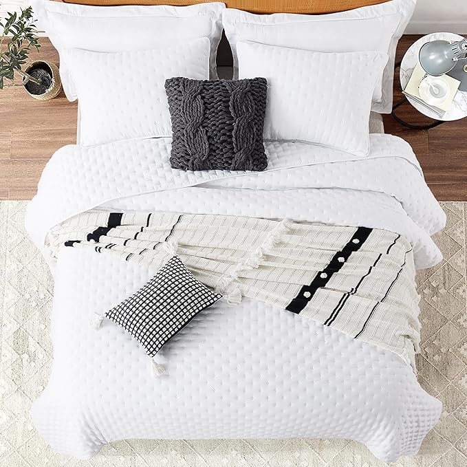ROARINGWILD White Twin Size Quilt Bedding Sets with Pillow Sham, Lightweight Soft Bedspread Coverlet, Quilted Blanket Thin Comforter Bed Cover, All Season, 2 Pieces, 68x90 inches