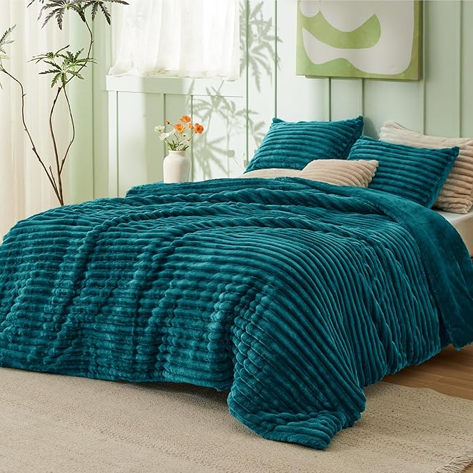 Bedsure Twin/Twin XL Comforter Set - GentleSoft™ 2 Pieces Fluffy Double-Side Fleece Comforter Set, Cozy Striped Room Decor Aesthetic, Luxury Teal Twin Bedding with 1 Pillowcase, 68x88 Inches