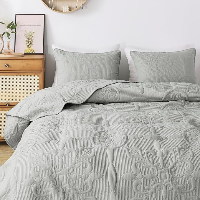 Light Grey Damask Quilt King Size Bedding Sets with 2 Pillow Shams, Boho Bedspread Lightweight Soft Farmhouse Vintage Bohemian Coverlet Retro Jacquard Pattern Bed Cover for All Season, 3 Pieces