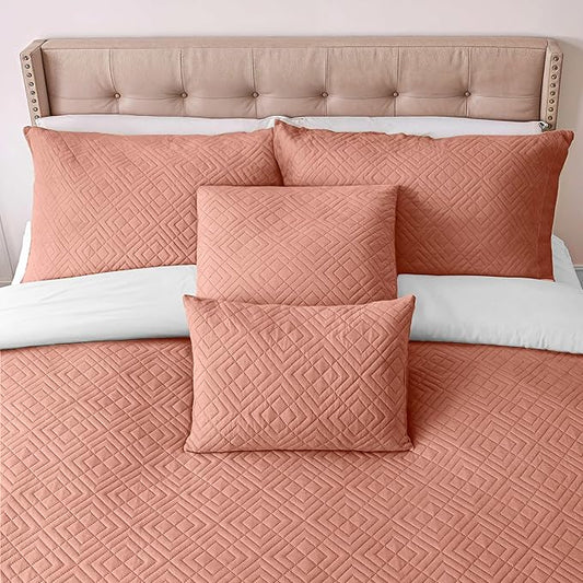 Hearth & Harbor Queen Quilt Set – All-Season Lightweight Bedspread & Coverlet with Pinsonic Weave - 7 Piece Queen Quilt Set with Pillow Shams, Bali Blush - Queen Diamond