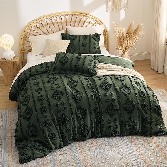 Bedsure Boho Tufted Green Comforter King Size, GentleSoft™ 3 Pieces Boho Farmhouse Decor Bedding, Exquisite Shabby Chic Bedding for All Seasons, 1 Bed Comforter, 2 Pillow Shams, 104x90 Inches