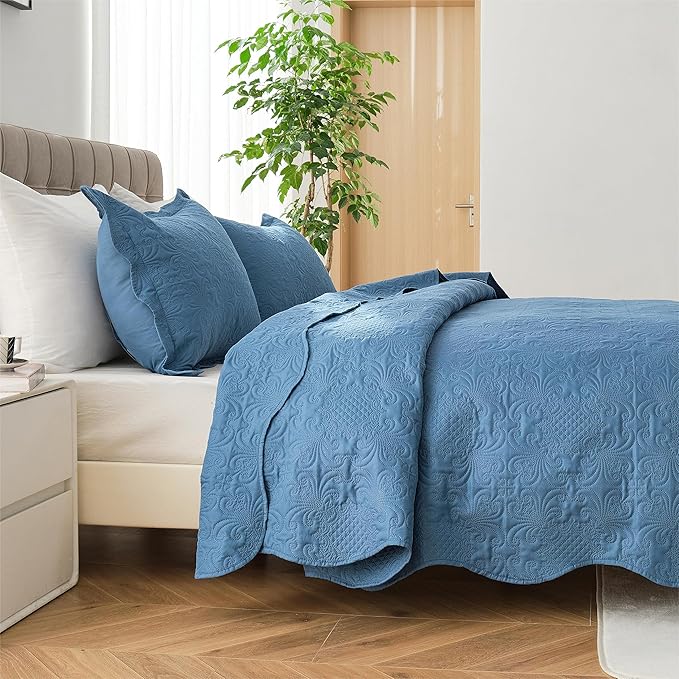 Auemtyn King Size Quilt Set 3 Pieces, Soft Lightweight Summer Bedspread, Reversible Microfiber Bed Coverlet for All Seasons, Spa Blue, Cloud-Floral Pattern (1 Quilt, 2 Pillow Shams)