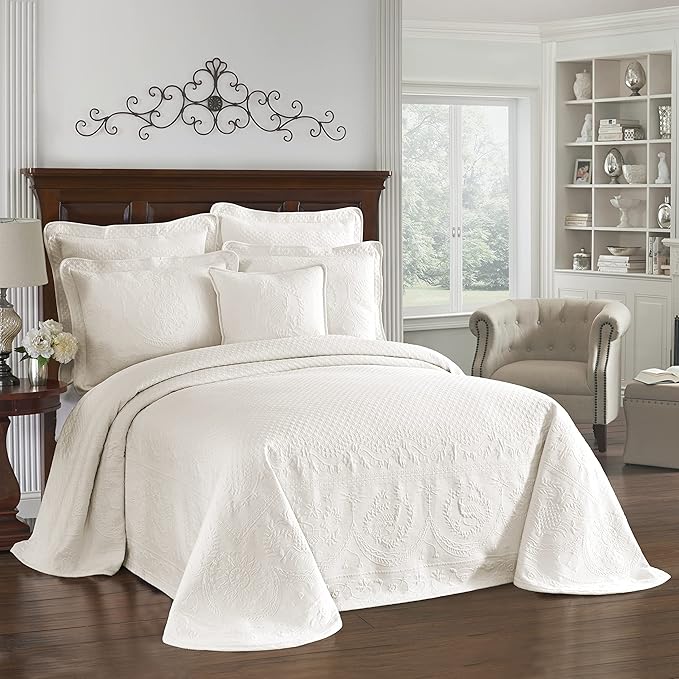 King Charles Modern Farmhouse Floral Matelasse Bedspread, 100% Cotton Breathable Bedding, King/Calking, Ivory