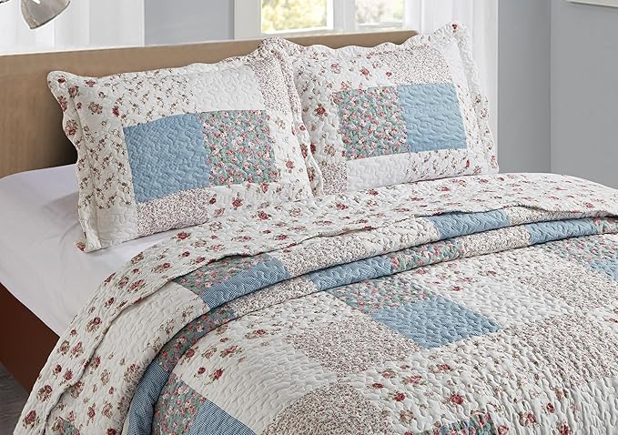 Brilliant Sunshine Pink Rose with Small Blue Check Patchwork, 3-Piece Quilt Set with 2 Shams, Reversible Bedspread, Soft Lightweight Coverlet, All-Season, Full/Queen, Pink Blue