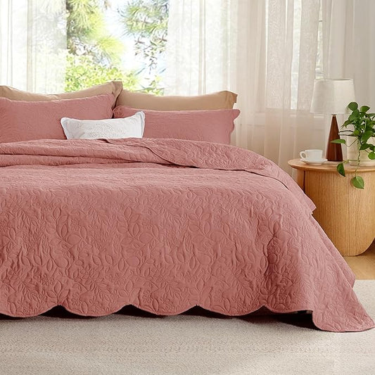 Bedsure Quilts Queen Size - Ultra Soft Pre-Washed Bedspread - Lightweight Grayish Pink Comforter - Cloud Bedding with Leaf Design 90x96 Inch