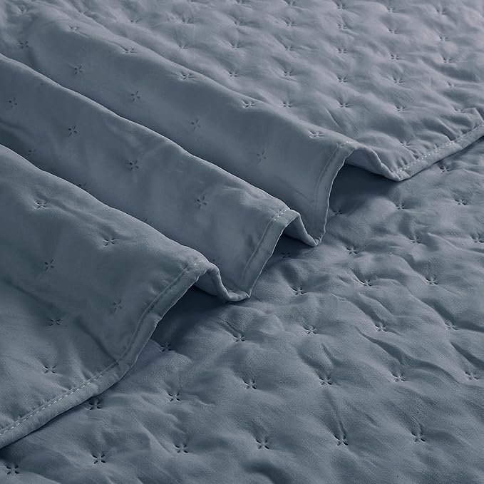 ROARINGWILD Dusty Blue Queen Size Quilt Bedding Set, Lightweight Soft Bedspread, Farmhouse Rustic Country Coverlet, Thin Cloud Comforter for Spring Summer, 2 Pillow Shams, 90x90 inches