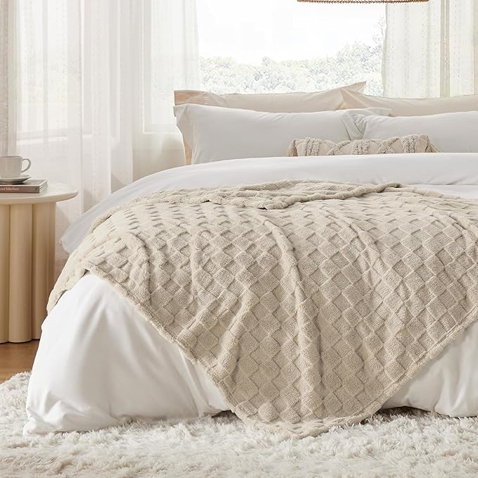 Bedsure GentleSoft Twin XL Blanket for Bed - Super Soft Cozy Fleece Blankets for Women, Cute Throws for Girls, Dorm Room Essentials for Girls Teens Back to School, Neutral, 66x90 Inches