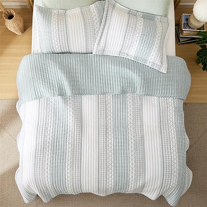Bedsure Striped Quilt King Size - Blue & Grey Reversible Quilt Bedding, Microfiber Lightweight Bedspread, Striped Pattern Coverlet for All Seasons (106"x96")
