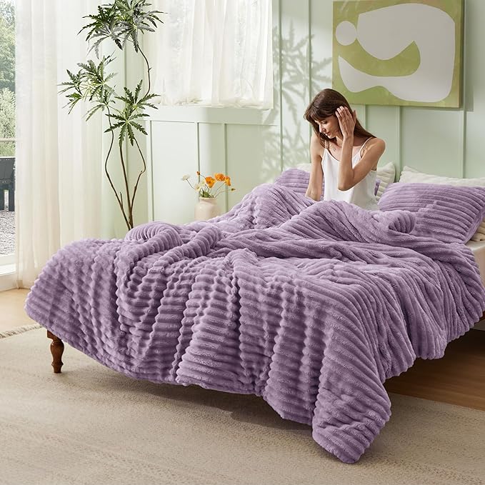 Bedsure Queen Comforter Set - GentleSoft™ 3 Pieces Fluffy Double-Side Fleece Comforter Set, Cozy Striped Room Decor Aesthetic, Luxury Light Purple Bedding Queen Size with 2 Pillowcases, 90x90 Inches