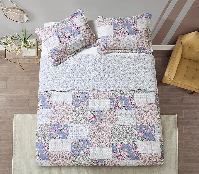 Brilliant Sunshine Roses Toile Quilt Set, 3-Piece Bedding Sets, Traditional Lively Patchwork Design, Washable and Reversible Bedspread, Soft Lightweight Coverlet, All-Season, Full/Queen, Blue Pink