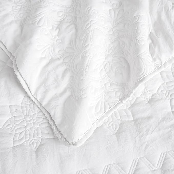 B2EVER Boho White Quilt Twin Size Bedding Sets with Pillow Sham, Bohemian Lightweight Soft Bedspread Coverlet, Farmhouse Floral Vintage Thin Comforter Bed Cover for All Season, 2 Pieces, 68x90 inches