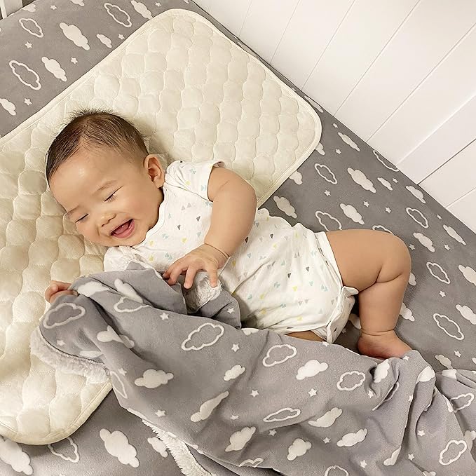 American Baby Company Heavenly Soft Chenille Sherpa Receiving Blanket (30" x 35"), 3D Gray, Warm and Cozy for Boys and Girls, Ideal for Baby Carrier, Stroller, and Travel