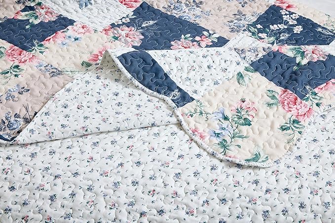 Brilliant Sunshine Roses in Beige Quilt Set, 3-Piece Bedding Sets, Lively Patchwork Design, Washable and Reversible Bedspread, Soft Lightweight Coverlet, All-Season, King/Cal King, Vintage Indigo