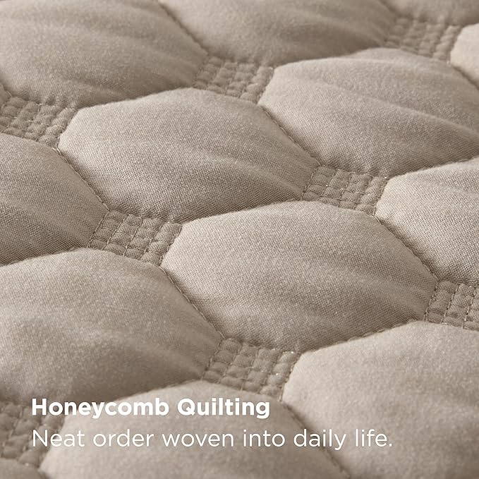Bedsure Quilts Queen Size - Lightweight Bedspreads Queen Size with Classic Honeycomb Quilting, Soft Quilt Bedding Set, Taupe Comforter Set Coverlet for All Seasons with 2 Pillow Shams (90" x 96")