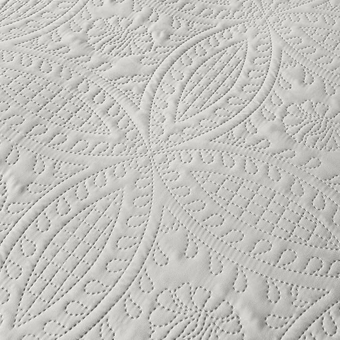 akkialla Twin Quilt Bedding Set,Light Grey Ultrasonic Quilt Set,Lightweight Soft Bedspread Coverlet,Modern Style Coin Pattern Bed Cover for All Seasons,2 Piece(1 Quilt,1 Pillow Sham)