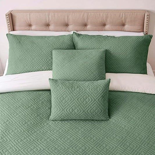 Hearth & Harbor Queen Quilt Set – All-Season Lightweight Bedspread & Coverlet with Pinsonic Weave - 7 Piece Queen Quilt Set with Pillow Shams, Sage Green - Queen Diamond
