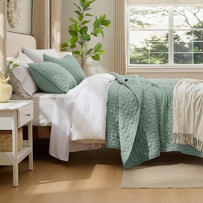 Bedsure Quilts King Size - Lightweight Bedspreads King Size with Lucky Star Quilting, Soft Quilt Bedding Set, Sage Green Comforter Set Coverlet for All Seasons with 2 Pillow Shams (106" x 96")