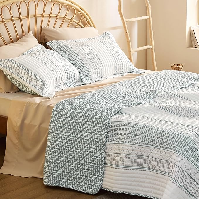 Bedsure Striped Quilt Queen Size - Blue & Grey Reversible Quilt Bedding, Microfiber Lightweight Bedspread, Striped Pattern Coverlet for All Seasons (90"x96")