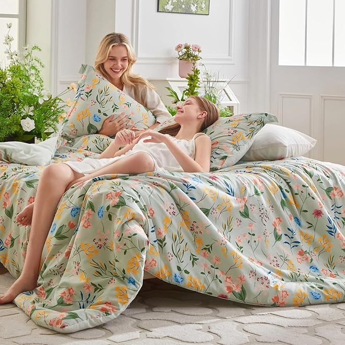 Joiedomi King Size Comforter Set Light Green, 3 Pieces Floral King Bedding Set with 1 Soft Reversible Flower Comforter and 2 Pillow Shams, Bed in a Bag for All Seasons