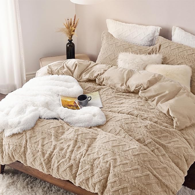 Bedsure Fluffy Flannel Duvet Cover Set - Faux Fur Comforter Cover Queen Size, Deep Beige Warm Plush Bedding for Winter, 3-Piece Set with Zipper Closure (90"x90") and 2 Pillow Shams
