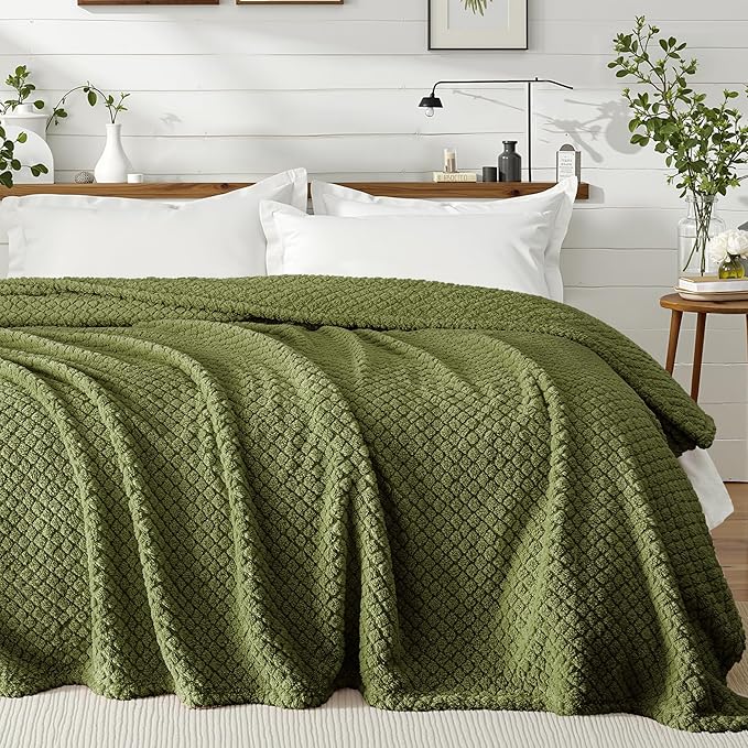 Exclusivo Mezcla Queen Size Fleece Blanket for Bed, Extra Soft Warm Decorative Fuzzy Blanket for Women, Lightweight Cozy Bedding Blankets, 90x90 Inches, Olive Green