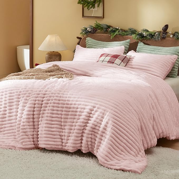 Bedsure Comforter Full Size - GentleSoft™ 3 Pieces Fluffy Double-Side Fleece Comforter Set, Cozy Striped Room Decor Aesthetic, Luxury Pink Full Size Bedding with 2 Pillowcases, 82x86 Inches