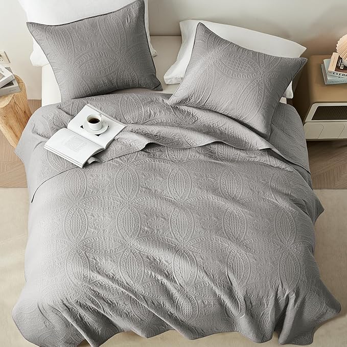 akkialla King Quilt Bedding Set,Grey Ultrasonic King/Cal King Quilt Set,Lightweight Soft Bedspread Coverlet,Modern Style Coin Pattern Bed Cover for All Seasons,3 Piece(1 Quilt,2 Pillow Shams)