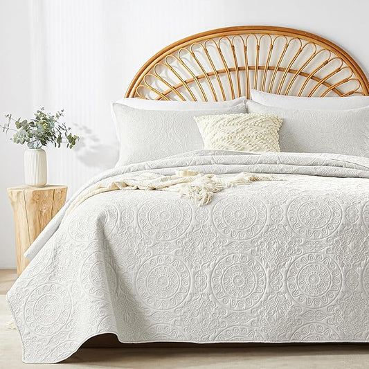 WURUIBO Cream White Quilt Set Twin Size, Embossing Microfiber Bedspreads with Pillow Sham, Ligthweight Breathable Thin Coverlet, Reversible Bedding Set for All Season (1 Quilt, 1 Pillow Sham)