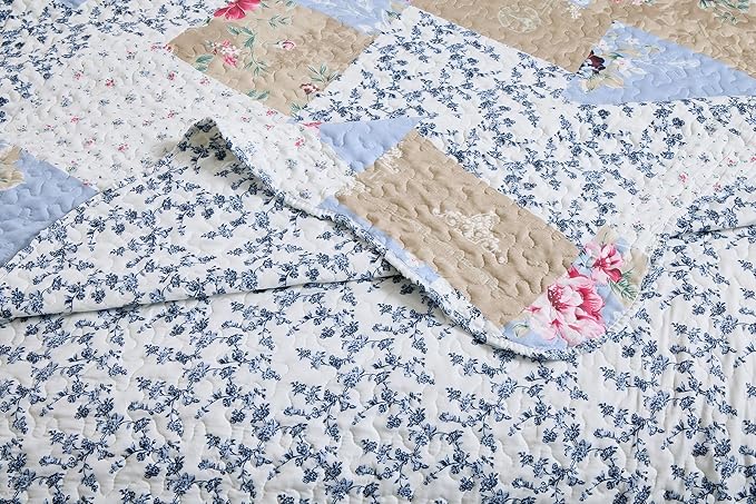 Brilliant Sunshine Pink and Blue Roses Toile Quilt Set, 3-Piece Bedding Sets, Lively Patchwork Design, Washable, Reversible Bedspread, Soft Lightweight Coverlet, All-Season, Full/Queen, Blue Natural