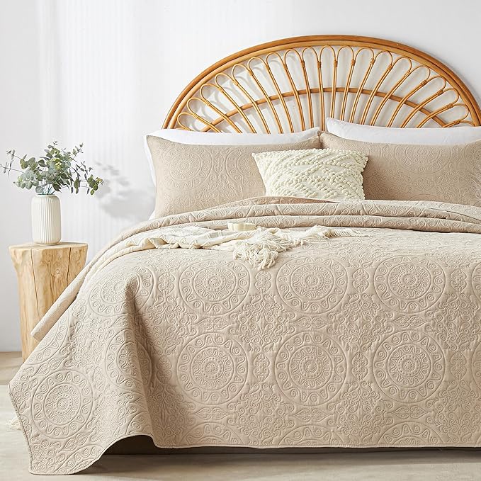 WURUIBO Beige Quilt Set Twin Size, Embossing Microfiber Bedspreads with Pillow Sham, Ligthweight Breathable Thin Coverlet, Reversible Bedding Set for All Season (1 Quilt, 1 Pillow Sham)