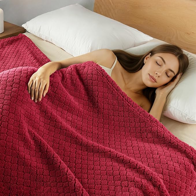 Exclusivo Mezcla King Size Fleece Blanket for Bed, Extra Soft Warm Decorative Fuzzy Blanket for Women, Lightweight Cozy Bedding Blankets, 90x104 Inches, Deep Red