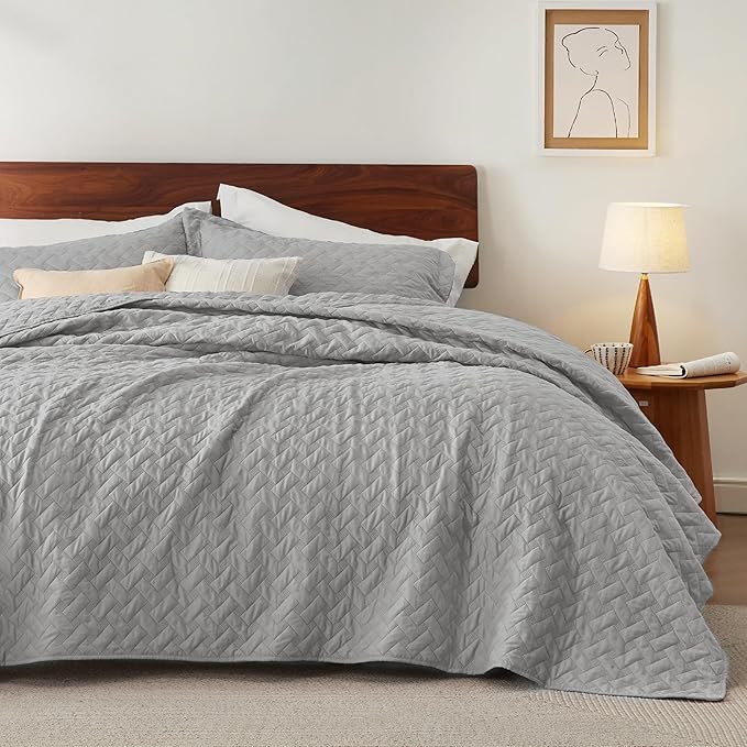 Bedsure Quilts King Size - Lightweight Bedspreads King Size with Basket Weave Pattern, Soft Quilt Bedding, Light Grey Comforter Coverlet for All Seasons (106" x 96")