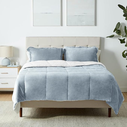 Amazon Basics 3 Piece Bedding Set, Micromink Sherpa, Ultra-Soft, Warm All Season Comforter, Full/Queen, Tide Pool Blue, Solid