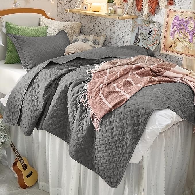 Bedsure Quilts Twin Size - Lightweight Bedspreads Twin Size with Basket Weave Pattern, Soft Quilt Bedding, Grey Comforter Coverlet for All Seasons (68" x 86")