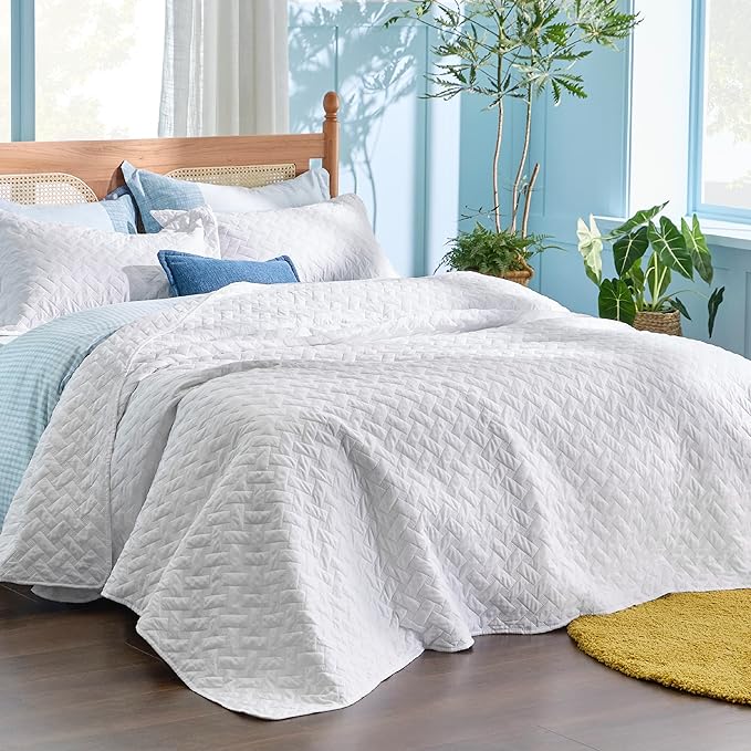 Bedsure Quilts Oversized King Size - Lightweight Bedspreads Oversized King Size with Basket Weave Pattern, Soft Quilt Bedding, White Comforter Coverlet for All Seasons (120" x 120")