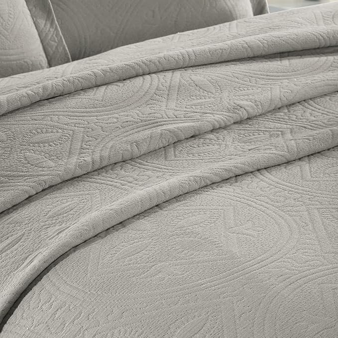 Superior 2 Piece Celtic Circles Cotton Bedspread Set, Decorative Bed Spread, Home Bed Decor, 1 Pillow Sham, Medium Weight Blanket, Matelasse Coverlet Bedding, Wedding Ring Design, Full, Platinum